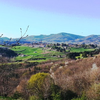 Vue panoramique sur le village de Vernoux-en-Vivarais depuis le Chemin de la Tourette