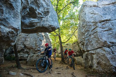 VTT dans le bois de Païolive