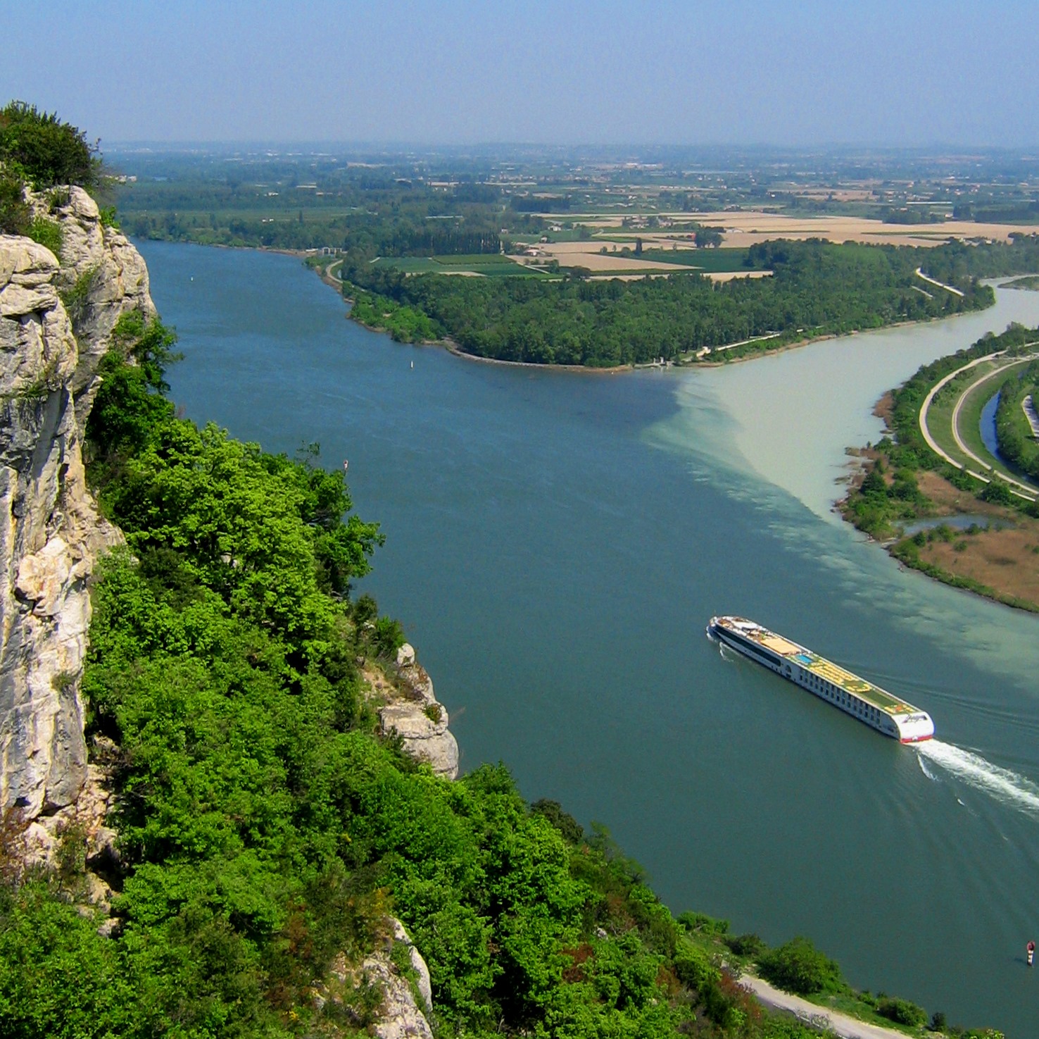 Vue panoramique sur la Vallée du Rhône depuis le site du Couvent des Chèvres