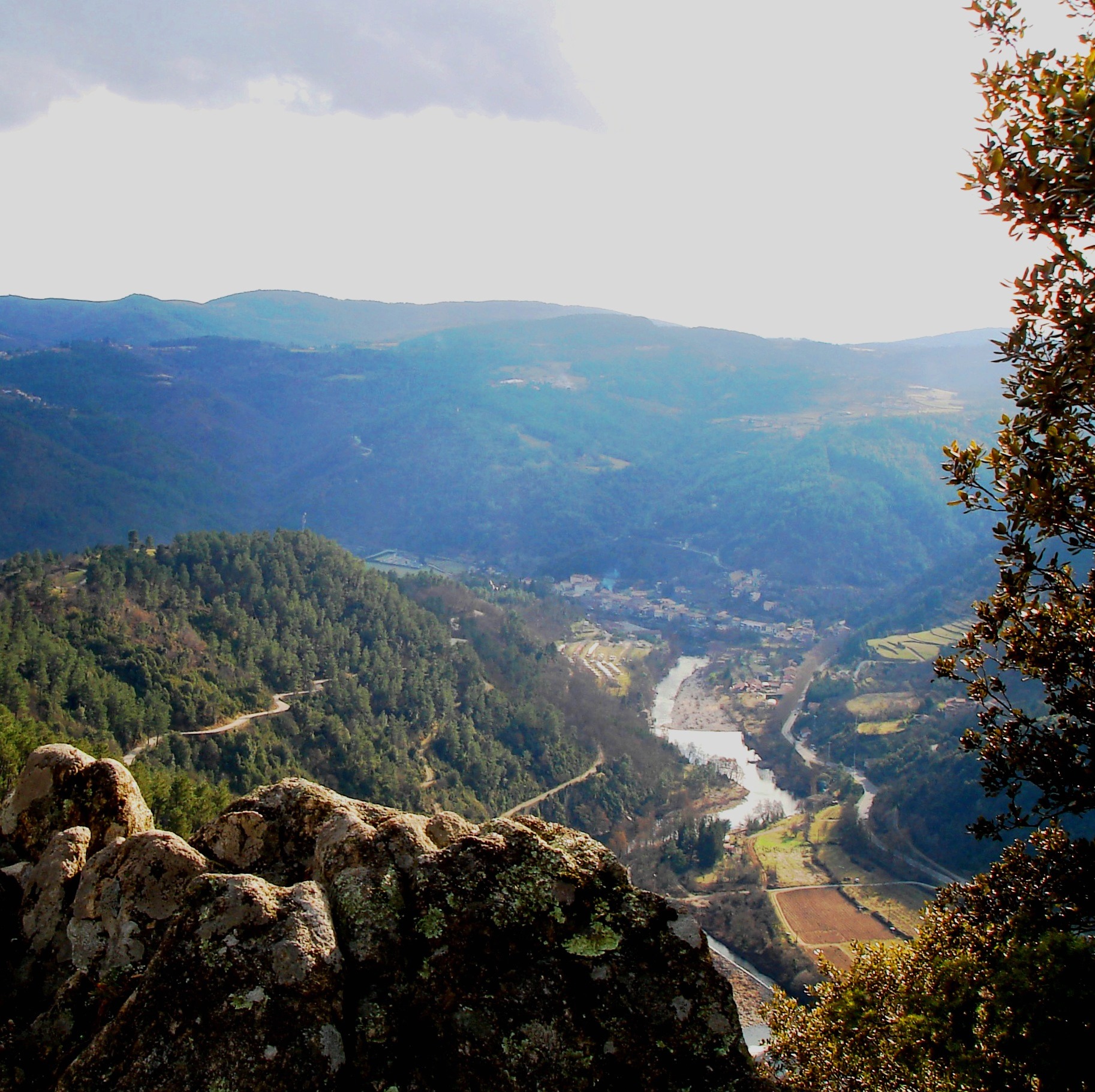 Vue sur la Vallée de l'Eyrieux depuis les abords du Serre de Peyremourier