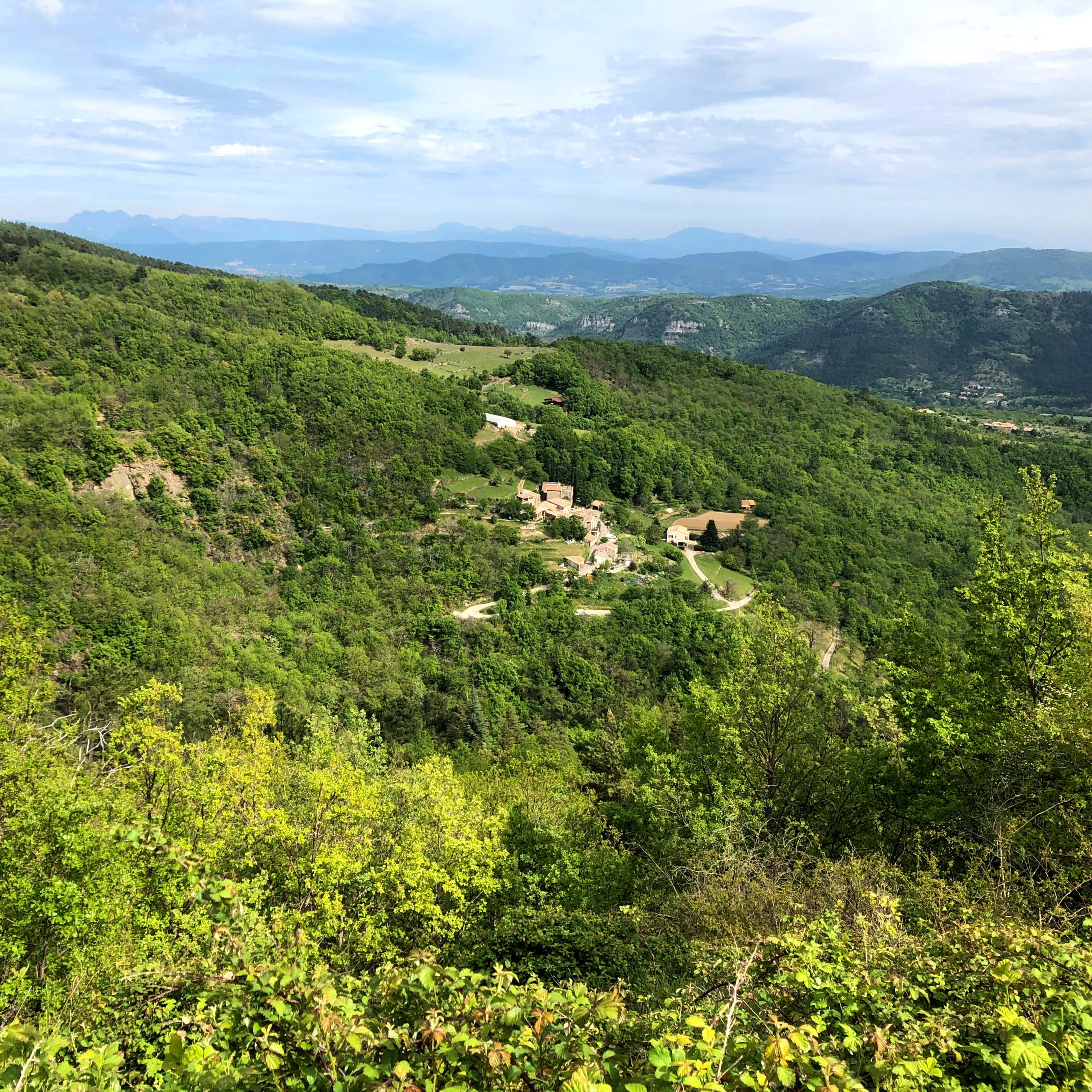 Vue sur le hameau Cros du Roure depuis le Col de la Croix de Vialette