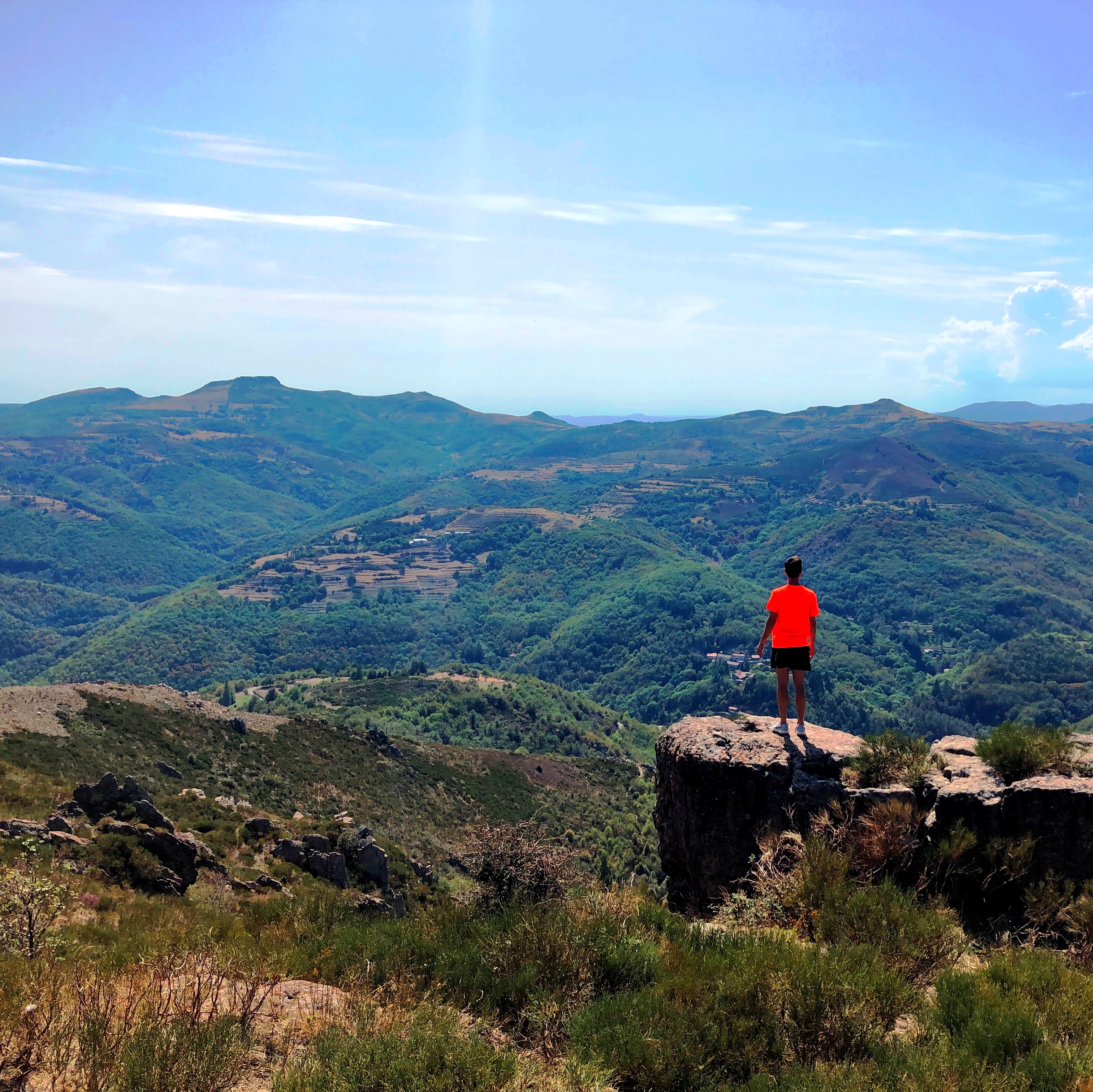 Vue panoramique aux abords du sommet du Serre de Lès