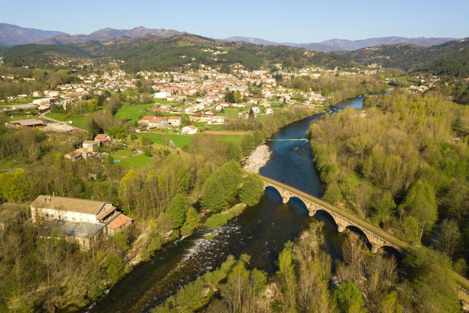 Vue générale de la vallée de l'Ardèche à Lalevade