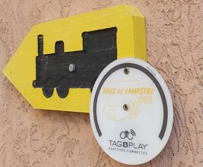 panneau suivez le train