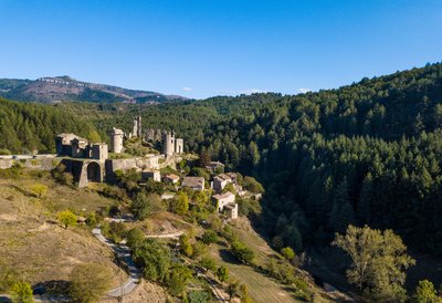 Château de Boulogne, forêt de pins noir et sommet du Couguioulet