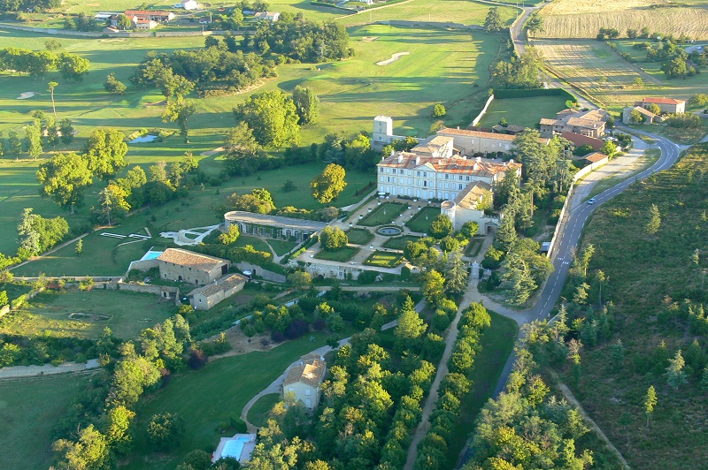 Vue aérienne du château de Gourdan