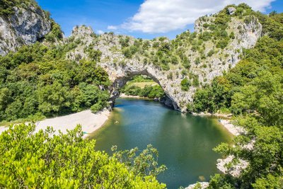 Le Pont d'Arc vu de l'aval