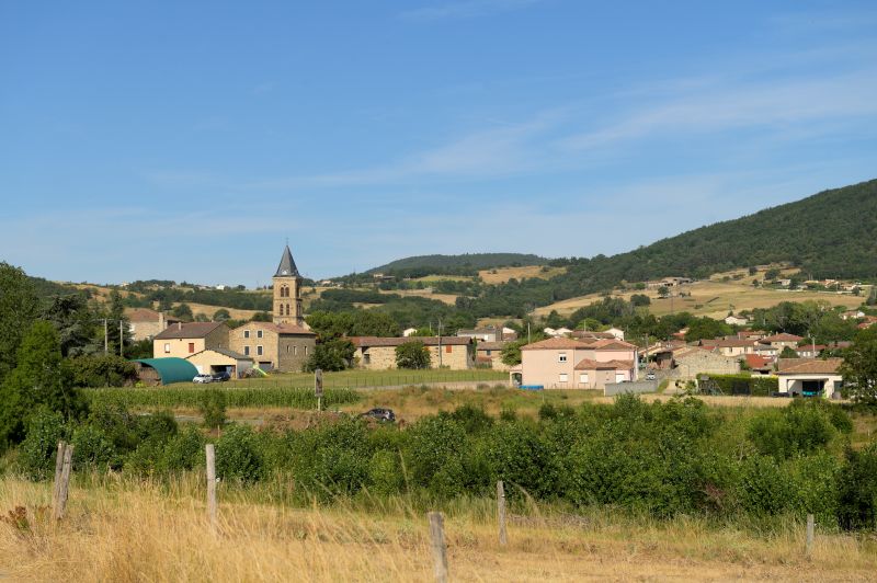 Vue sur le village de Peaugres
