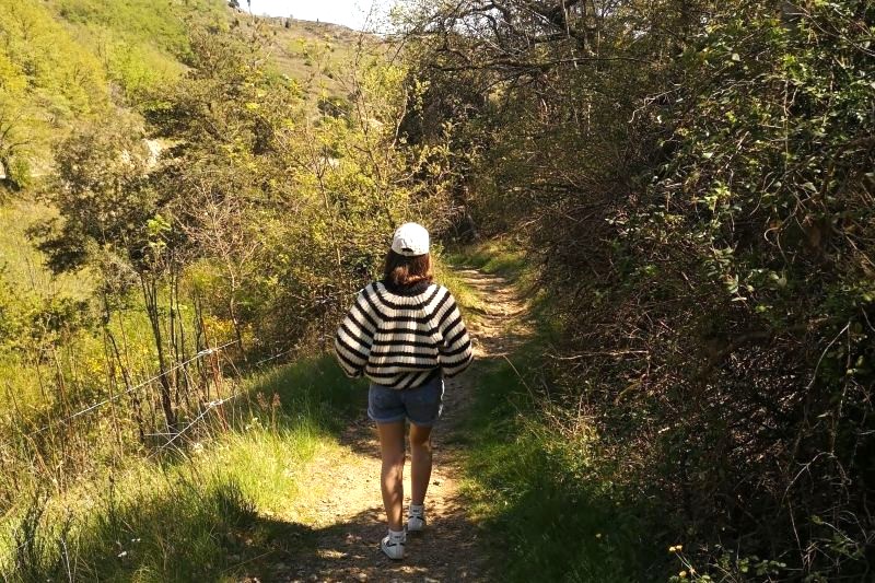 Sentier vers les Gorges de l'Ay