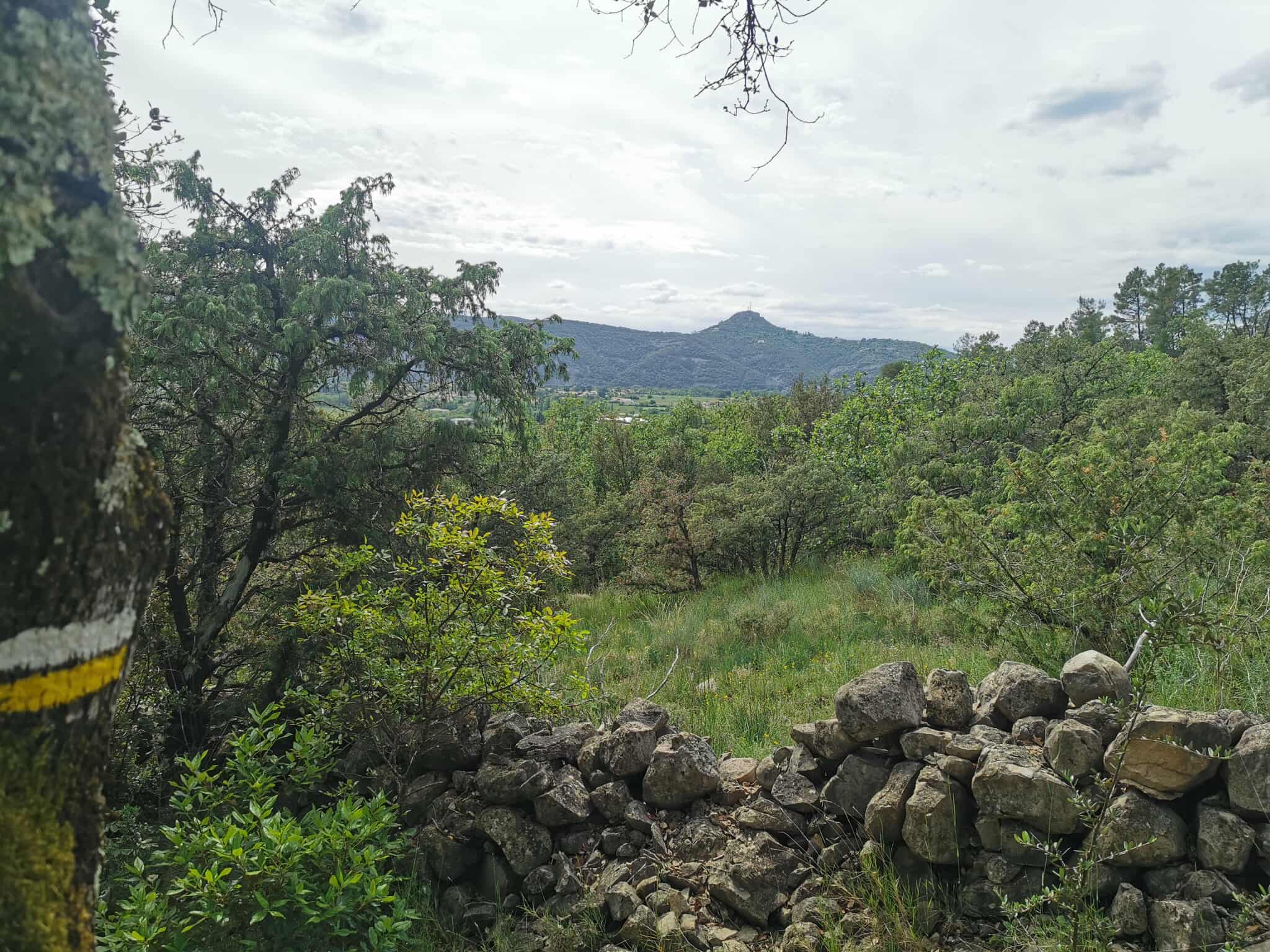 Vue sur le rocher de Sampzon