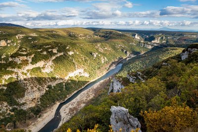 Les Gorges de l'Ardèche depuis le rocher du Saleyron