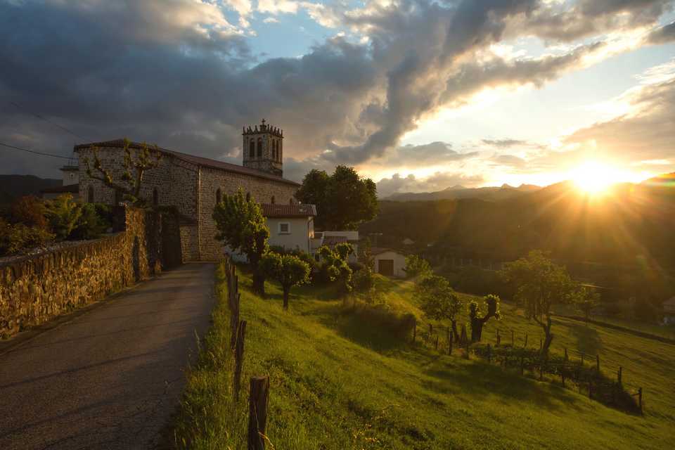 Coucher de soleil sur l'église