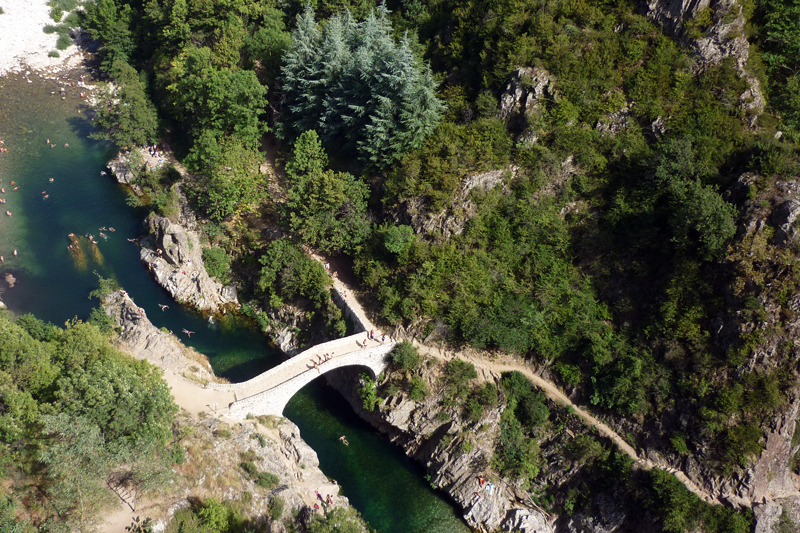 Le Pont du Diable depuis le belvédère du stade